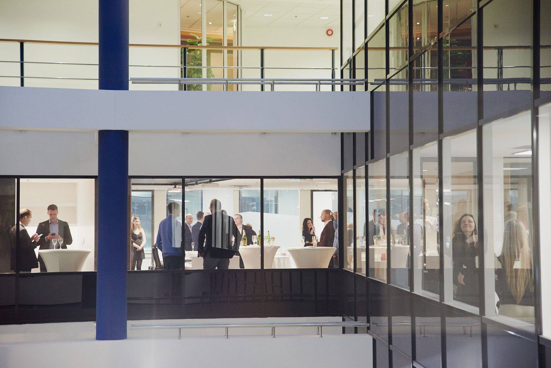 Worklandi büroo keskel avaneb vaade Hobujaama 4 hoone aatriumisse.