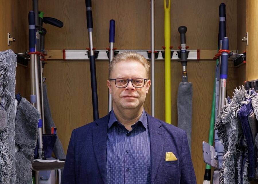 SOL Balticsi tegevjuht Rinel Pius leiab, et tänane lähenemine õigusruumis liigub vales suunas, kuna lahendatakse pisiasju, mitte põhimõttelisi. Ta nendib, et SOL-i 140 inimest võivad teha tööd, kus ja millal tahavad.