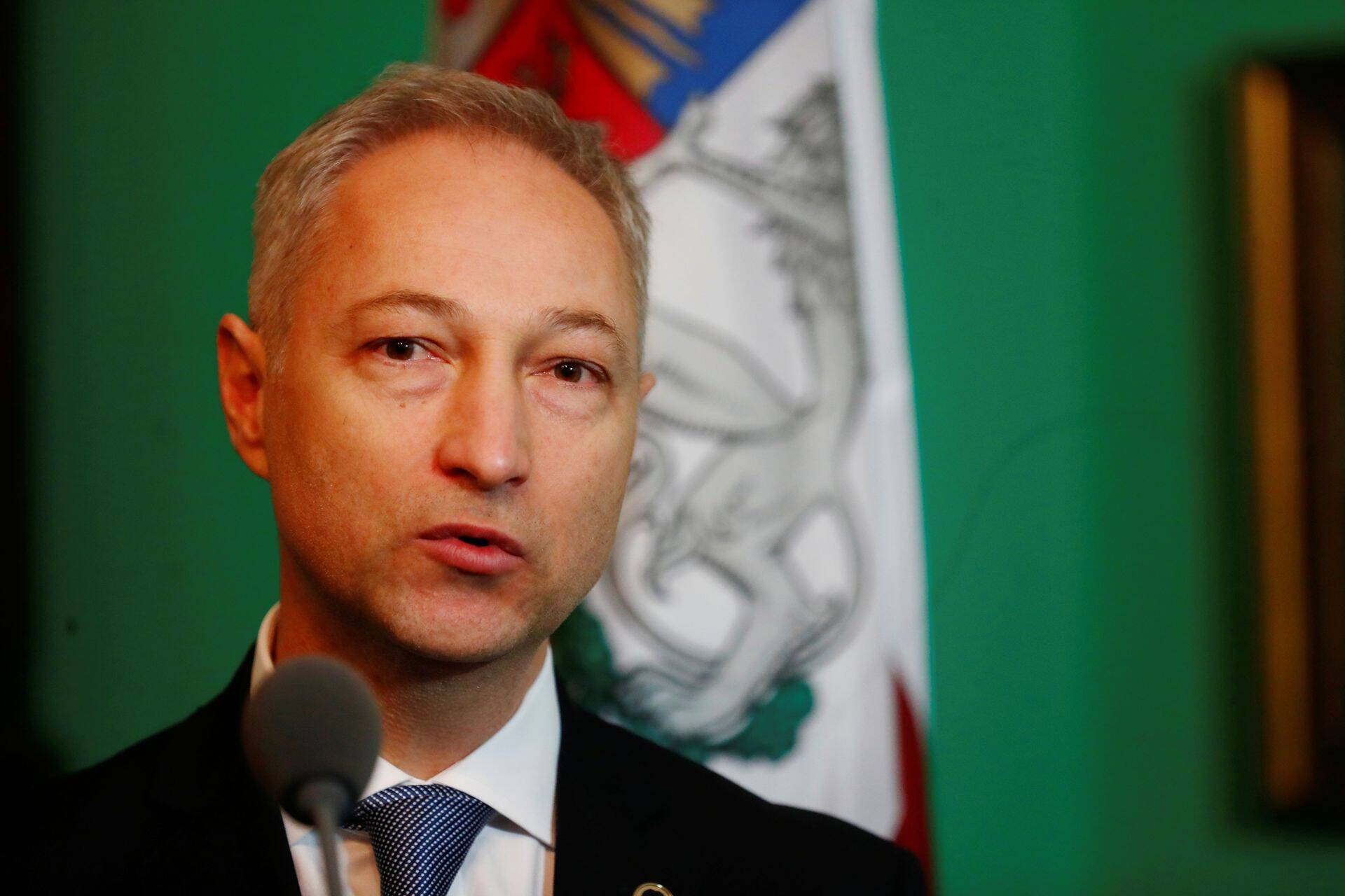 По словам министра юстиции Латвии Яниса Борданса, «практика такова, что латыши должны знать русский язык в самых разных ситуациях».