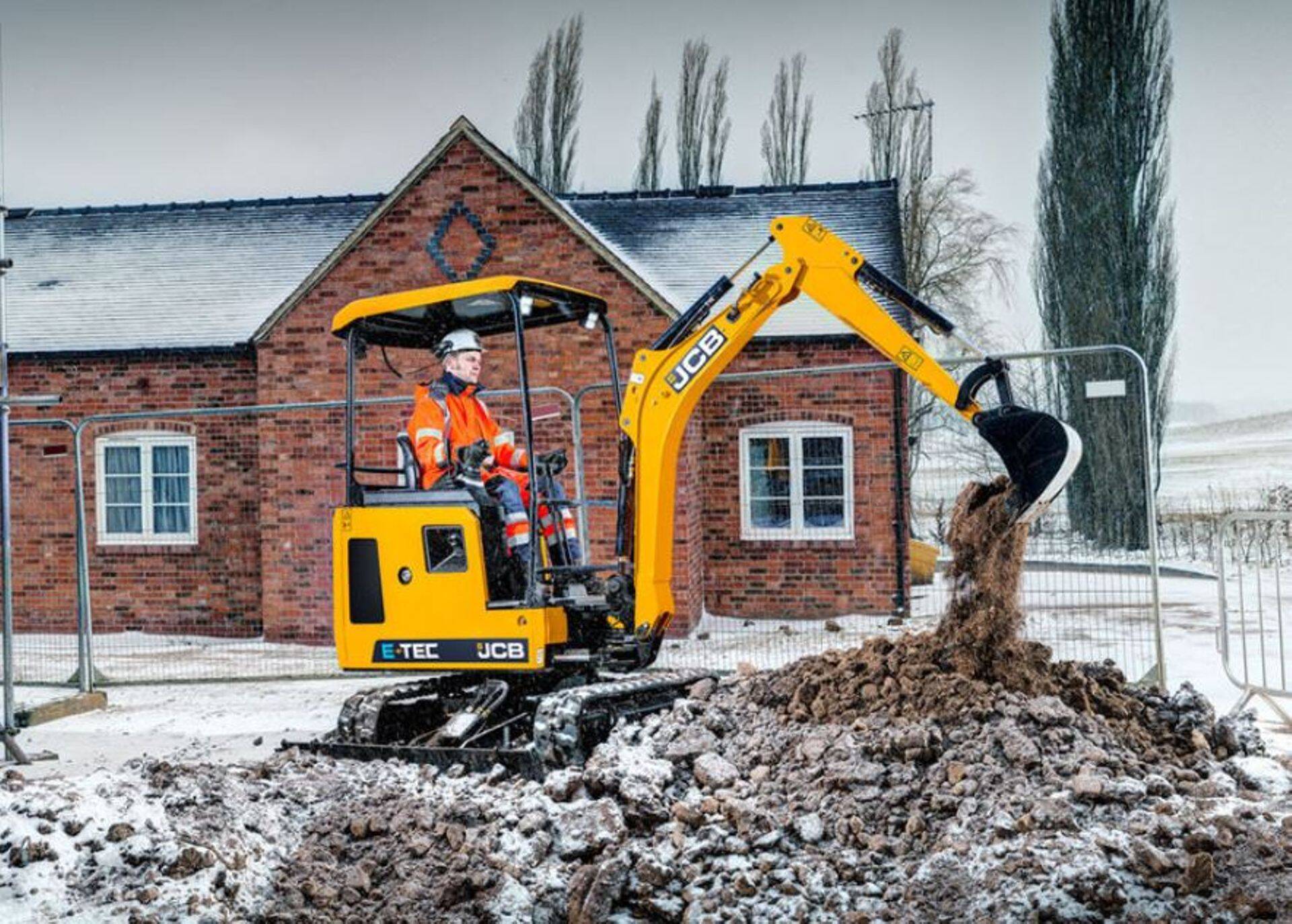 JCB tõi turule esimese elektrilise ekskavaatori