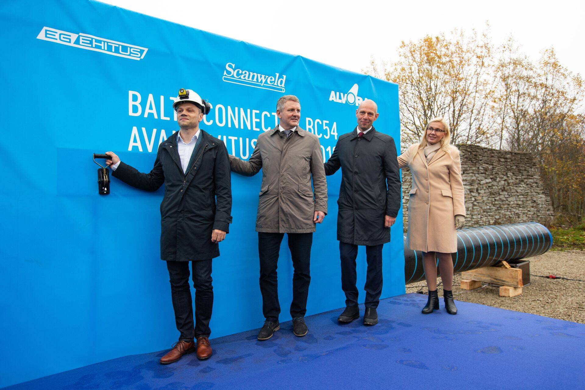 Eesti-Soome gaasiühenduse Balticconnector maismaaosa ehituse pidulik avakeevitus. Scanweldi ja Alvora projektidirektor Roland Vaikmäe, Eesti Gaasi juht Ants Noot, Eleringi juht Taavi Veskimägi ja Majandus- ja taristuminister Kadri Simson.