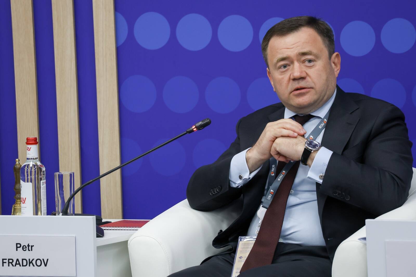 Петр Фрадков на сессии «Будущее спортивных федераций: зачем нужны частные управляющие партнеры». 19 июня, Санкт-Петербург