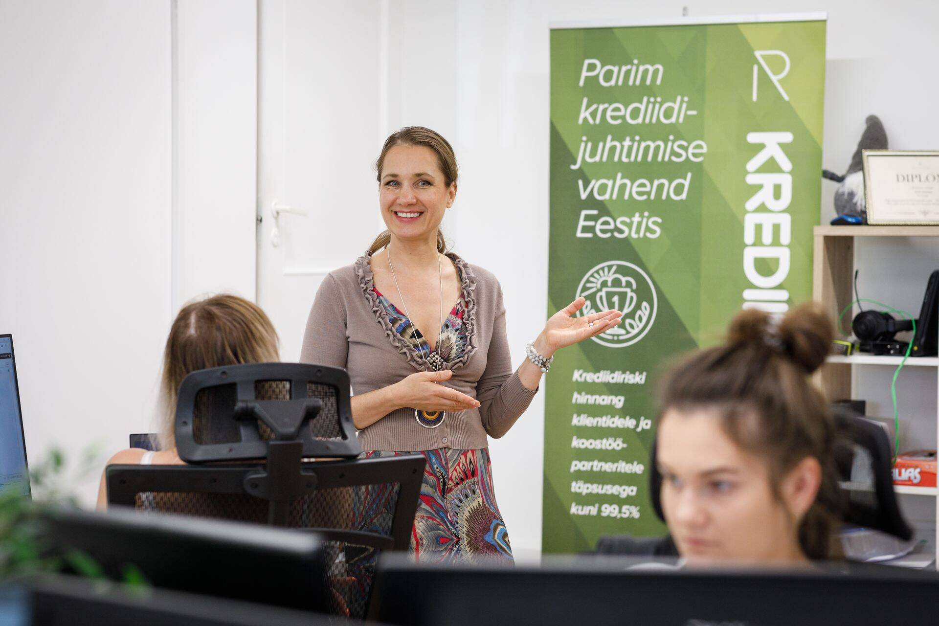 Inforegistri juht Marie Rosin niinimetatud persoonilugude avaldamist valeks ei pea ning ütleb, et tegu on sisuliselt krediidiraportiga jutustavas võtmes.