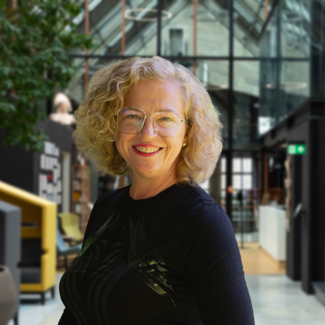 Ester Eomois